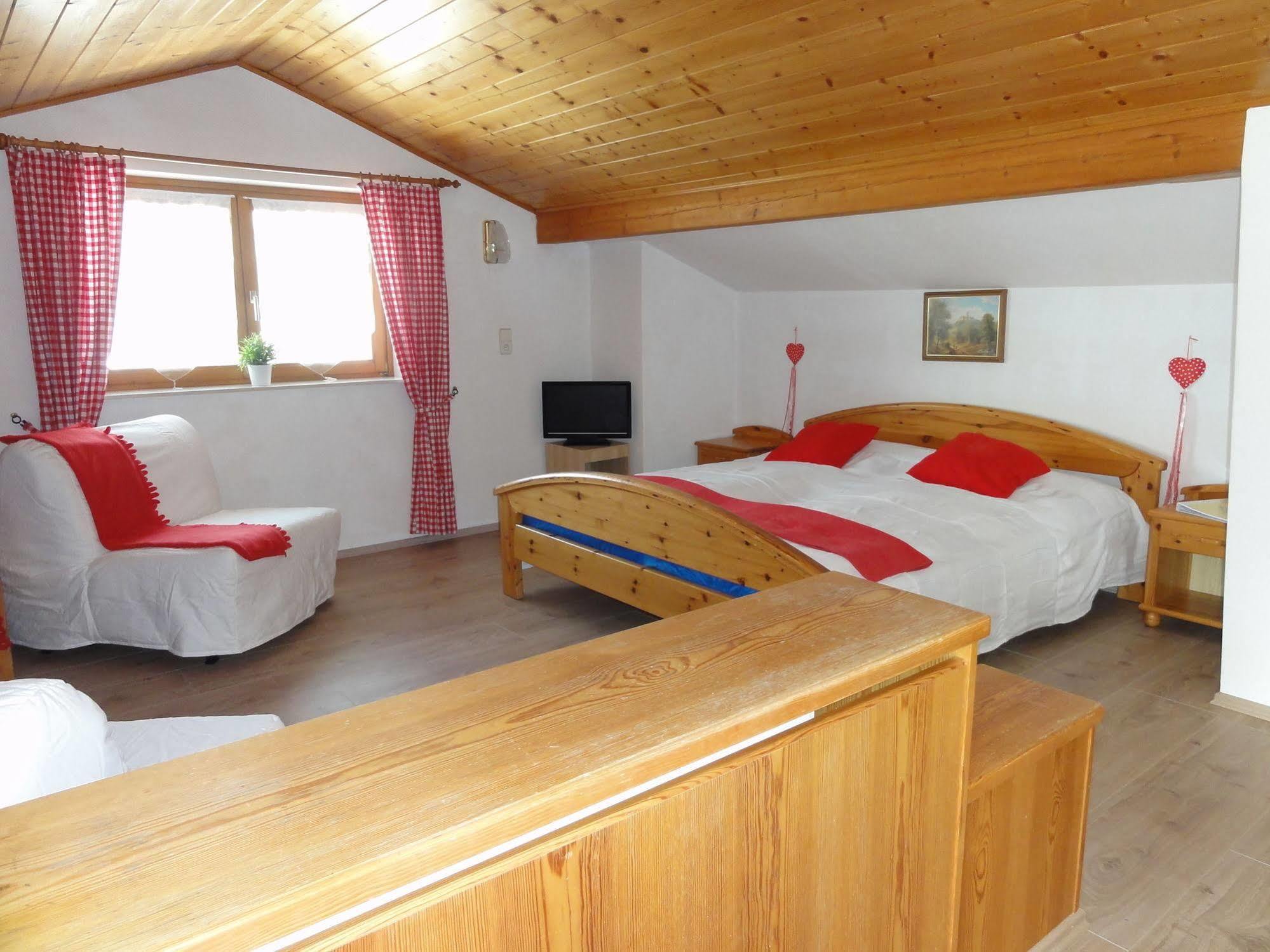 Pension Adlerhorst Steindorf am Ossiacher See Buitenkant foto